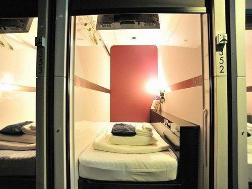 First Karasuma For Women Capsule hotel *